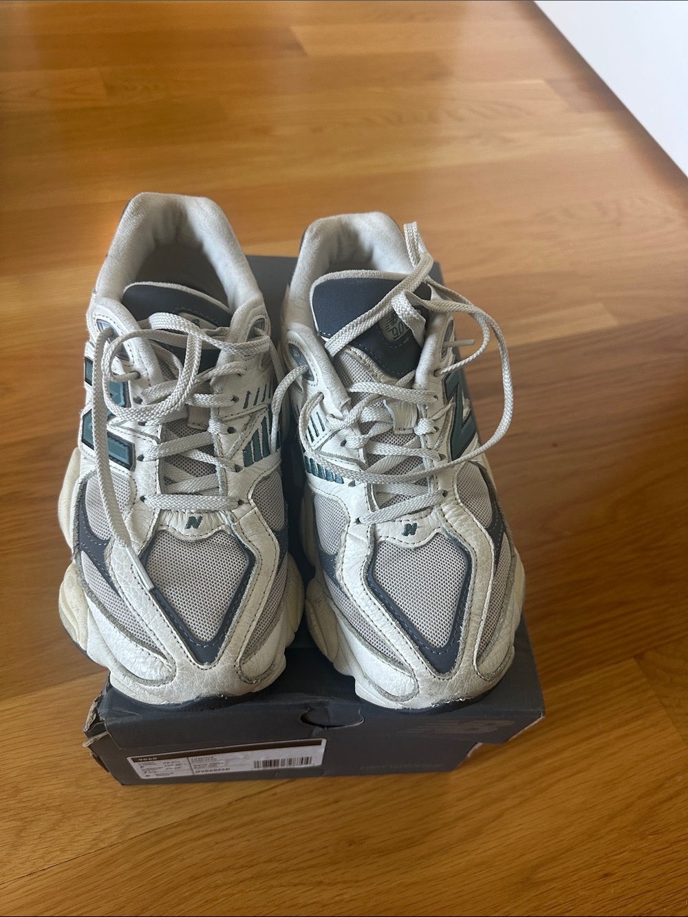 New Balance; 9060